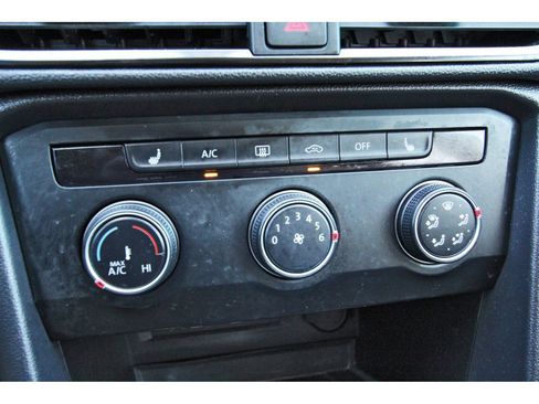 Used 2022 Volkswagen Taos SE image 27