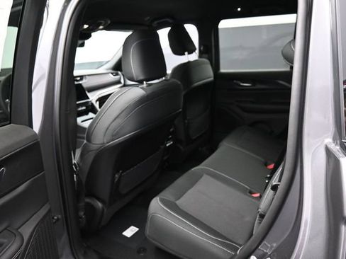 New 2025 Jeep Grand Cherokee Laredo AWD/4WD image 10