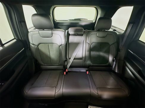 New 2026 Jeep Grand Cherokee Altitude image 10