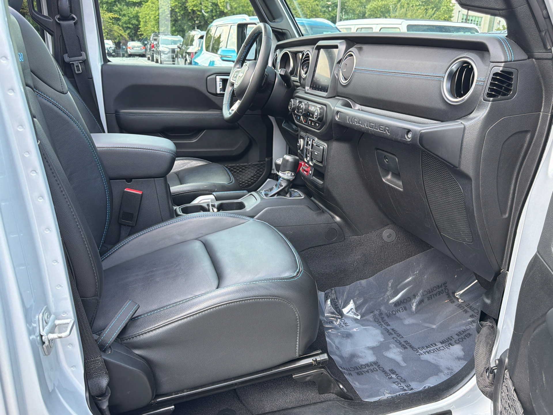 Used 2022 Jeep Wrangler Unlimited Rubicon 4xe w/ Steel Bumper Group AWD/4WD image 12