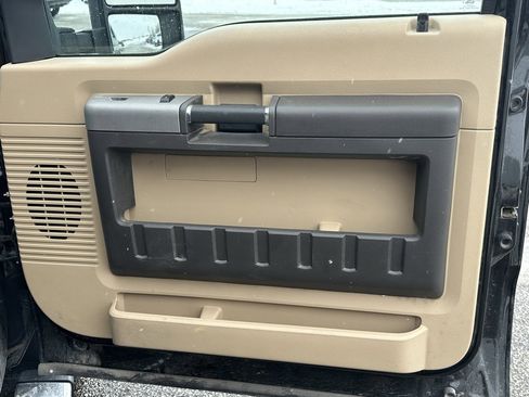 Used 2016 Ford F250 Lariat w/ Chrome Package image 19