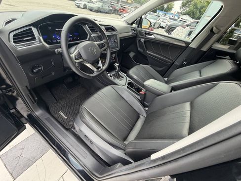Used 2023 Volkswagen Tiguan SE FWD image 19