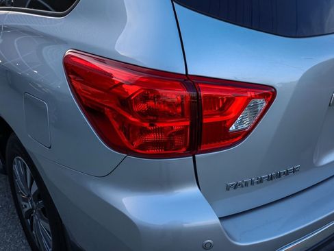 Used 2020 Nissan Pathfinder S image 7