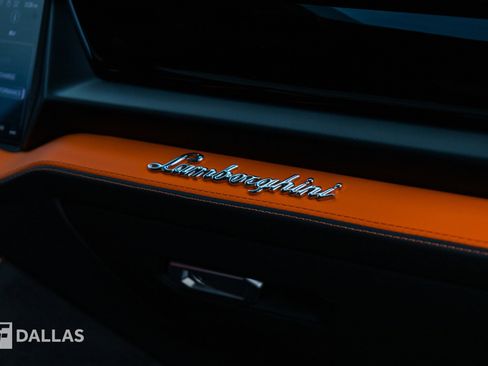 Used 2025 Lamborghini Urus SE image 44