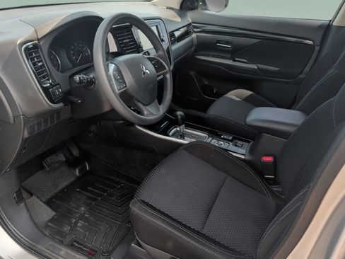 Used 2019 Mitsubishi Outlander ES AWD/4WD image 28