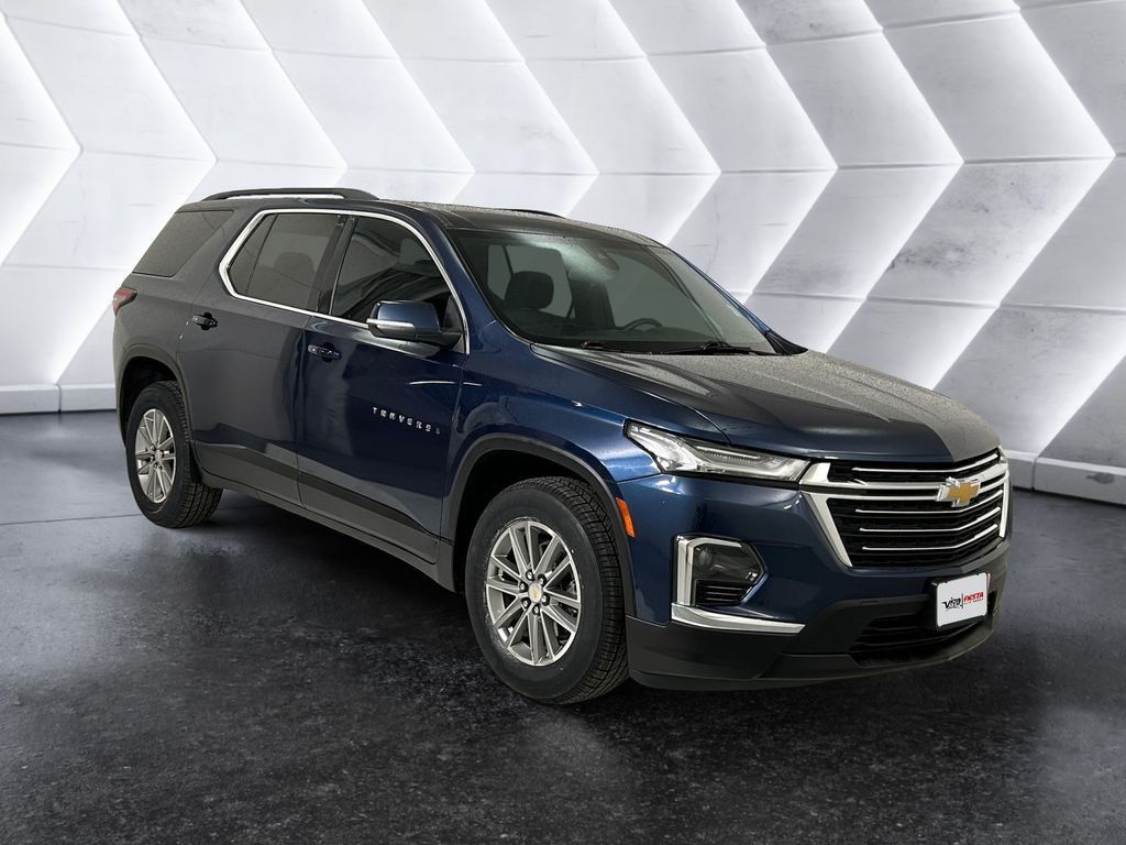 Used 2023 Chevrolet Traverse LT FWD image 1