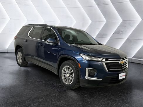 Used 2023 Chevrolet Traverse LT FWD image 1