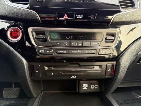 Used 2022 Honda Pilot Touring image 19