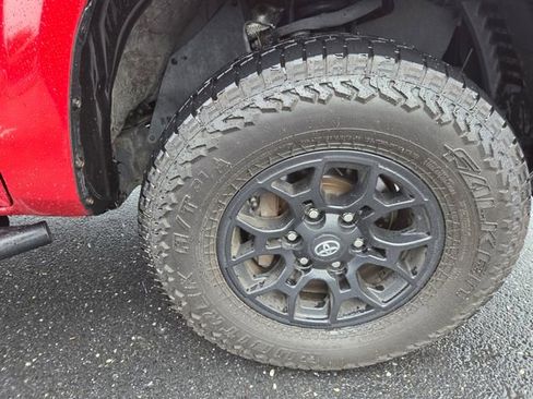 Used 2022 Toyota Tacoma SR AWD/4WD image 32