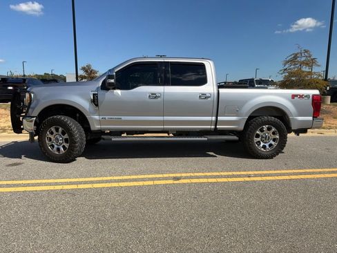 Used 2021 Ford F250 Lariat w/ Lariat Ultimate Package AWD/4WD image 3