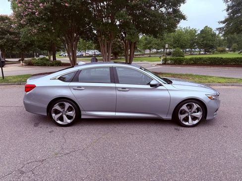 Used 2018 Honda Accord Touring image 15