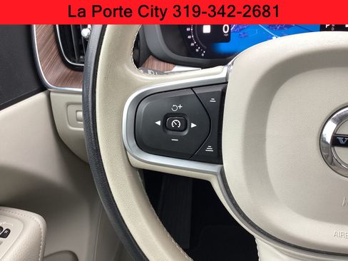 Used 2022 Volvo XC60 B5 Momentum AWD/4WD image 12
