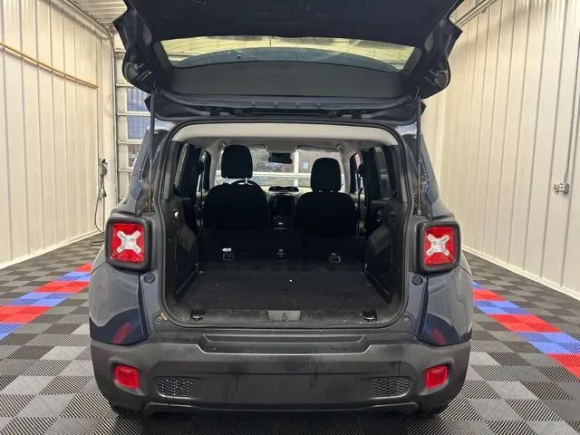 Used 2021 Jeep Renegade Latitude AWD/4WD image 16