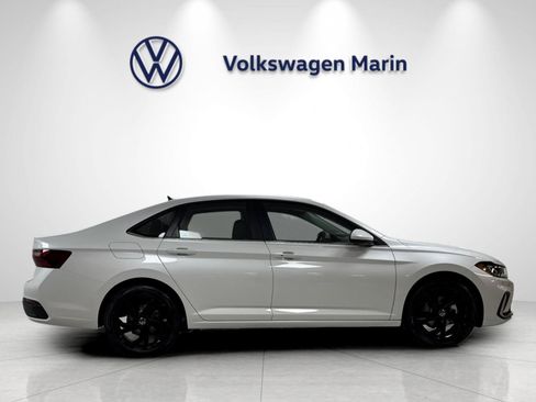 New 2027 Volkswagen Jetta SE FWD image 6