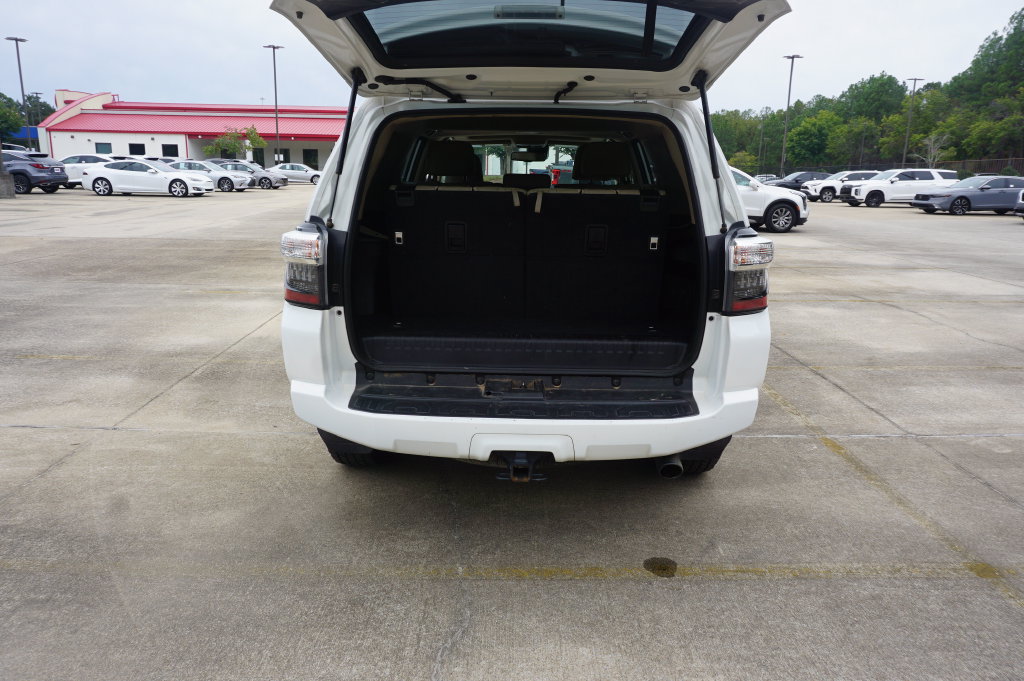 Used 2021 Toyota 4Runner SR5 Premium w/ Moonroof Package RWD image 17