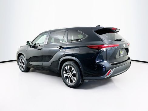 Used 2023 Toyota Highlander XLE image 5