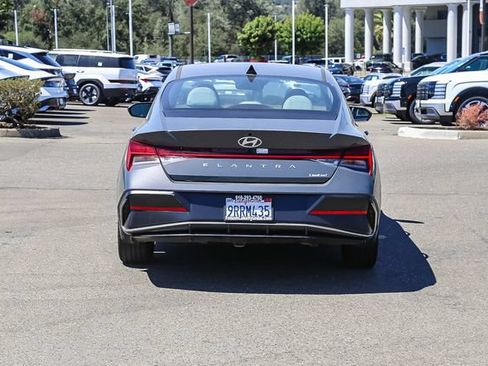 Used 2025 Hyundai Elantra Limited FWD image 4