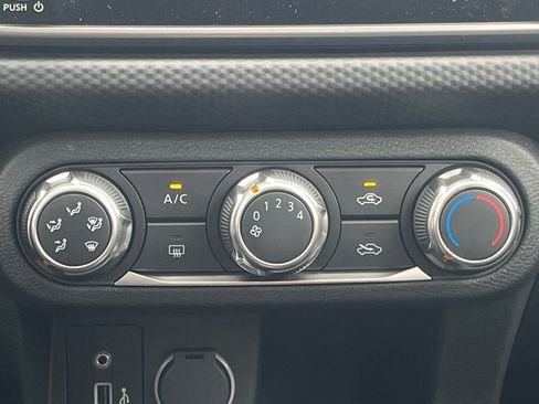 New 2025 Nissan Kicks Play S image 25