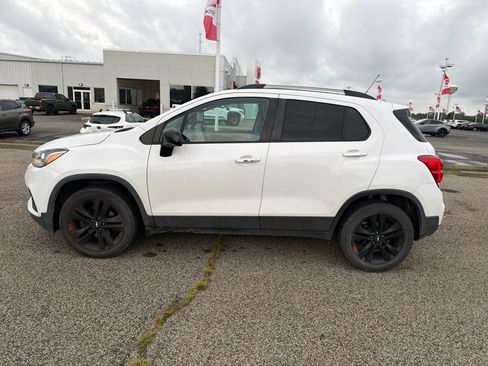 Used 2018 Chevrolet Trax LT w/ Redline Edition AWD/4WD image 9