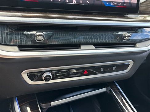 Used 2025 BMW X5 xDrive50e image 10
