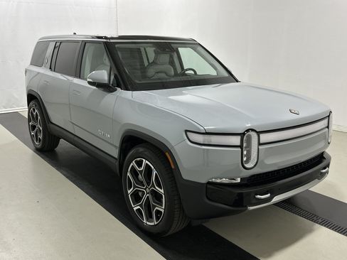 Used 2024 Rivian R1S Adventure AWD/4WD image 7