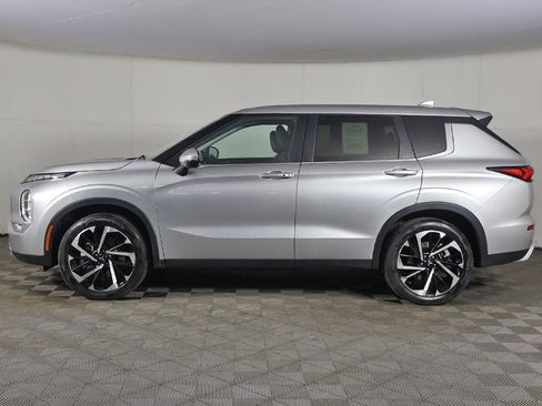 Used 2024 Mitsubishi Outlander SE Black Edition image 18