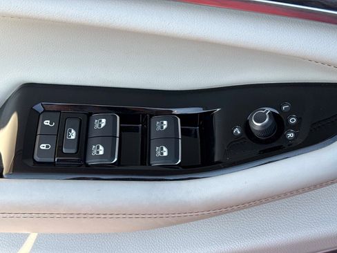 Used 2023 Jeep Grand Cherokee Overland w/ Adv Protech Group III image 21