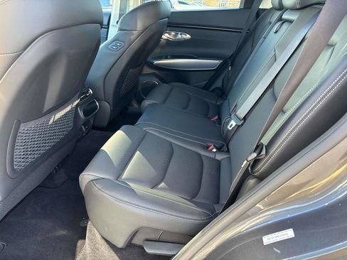 Used 2023 Genesis GV70 2.5T w/ Select Package image 8