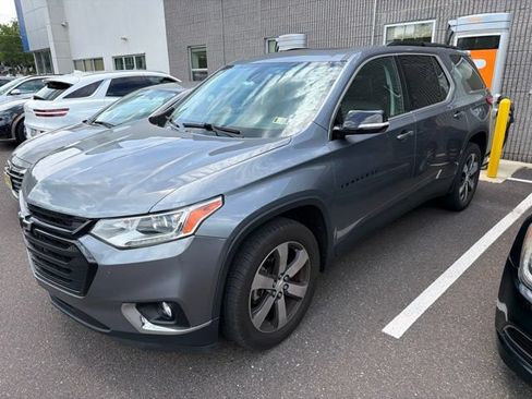 Used 2019 Chevrolet Traverse LT w/ LT Premium Package AWD/4WD image 3