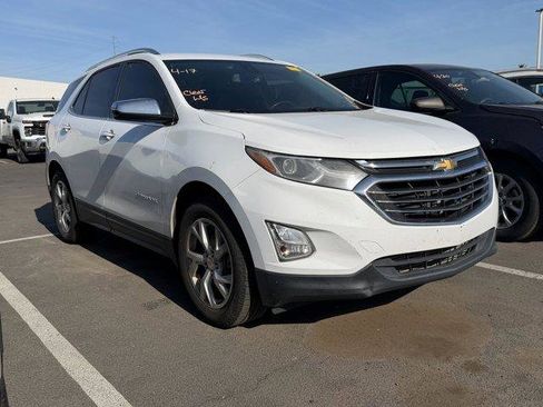 Used 2018 Chevrolet Equinox Premier image 2