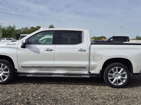 Used 2025 Chevrolet Silverado 1500 High Country w/ High Country Premium Package AWD/4WD image 5