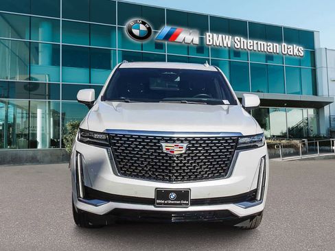 Used 2022 Cadillac Escalade ESV Luxury image 2