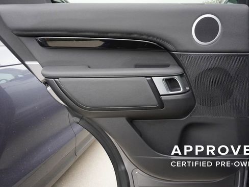 Used 2025 Land Rover Discovery S image 28