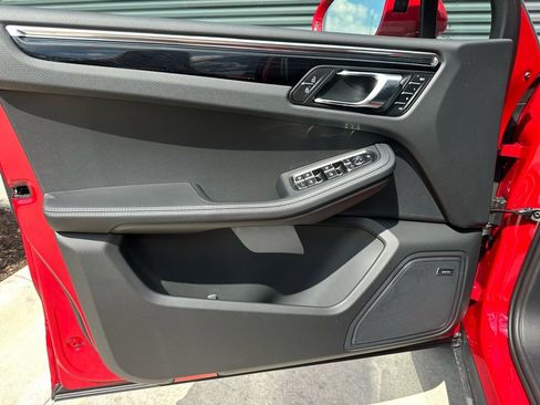 Used 2026 Porsche Macan image 20