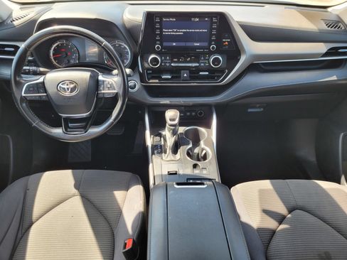Used 2021 Toyota Highlander LE FWD image 13