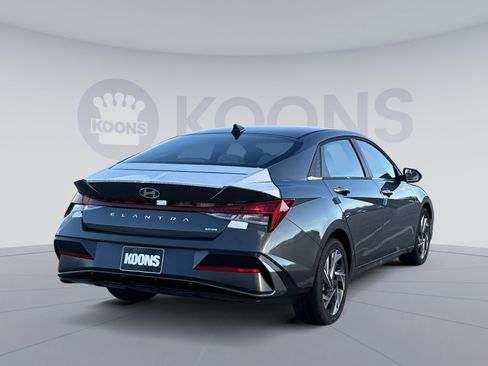 New 2025 Hyundai Elantra Limited image 7
