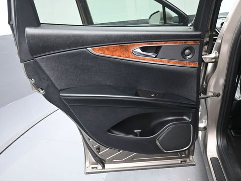 Used 2019 Lincoln Nautilus Reserve image 8