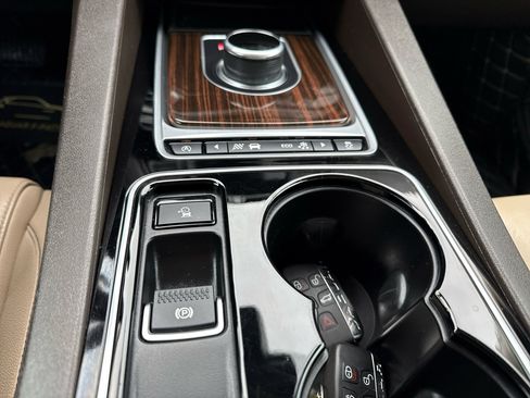 Used 2017 Jaguar F-PACE Prestige image 56