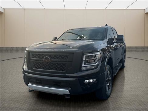 Used 2024 Nissan Titan PRO-4X w/ Pro-4x Convenience Package image 5