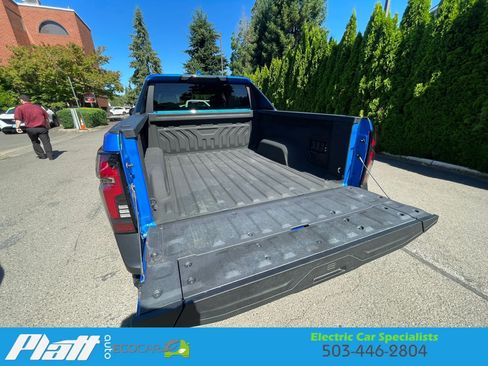 Used 2025 Chevrolet Silverado EV LT AWD/4WD image 49