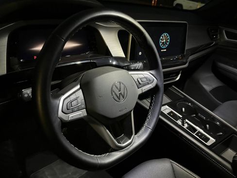 Used 2025 Volkswagen Atlas Cross Sport SE image 28