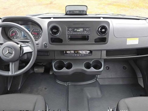 Used 2025 Mercedes-Benz Sprinter 2500 image 17