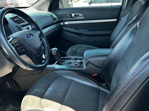 Used 2018 Ford Explorer XLT w/ Equipment Group 202A AWD/4WD image 9
