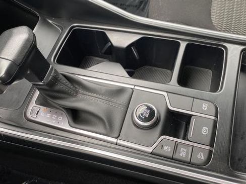 Certified 2025 Kia Sorento LX FWD image 19