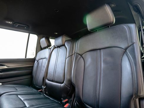 Used 2024 Jeep Wagoneer L Series II w/ Flexible Seating Group AWD/4WD image 34