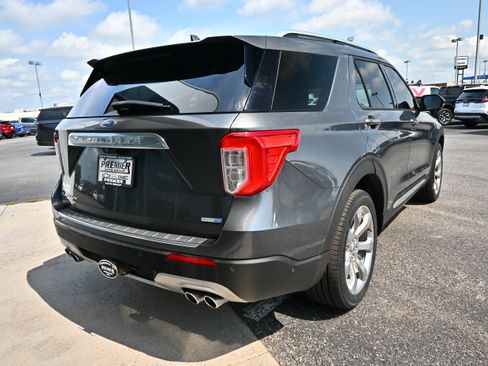 Used 2020 Ford Explorer Platinum w/ Premium Technology Package AWD/4WD image 6