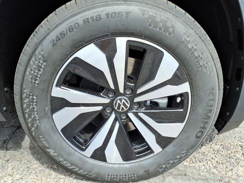 New 2026 Volkswagen Atlas Cross Sport SE image 8