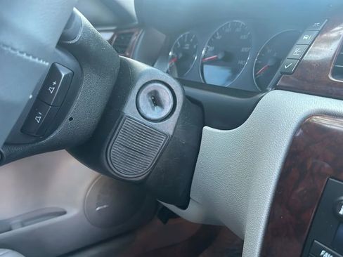 Used 2011 Chevrolet Impala LT w/ Luxury Edition Package FWD image 28