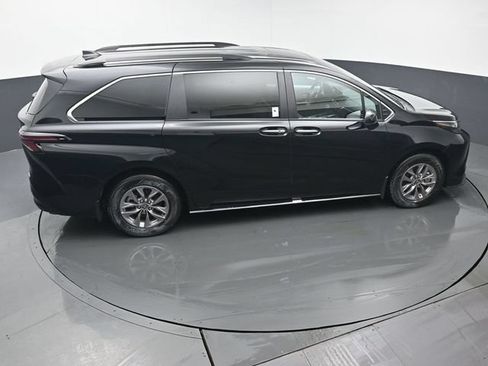 Used 2026 Toyota Sienna XLE AWD/4WD image 45