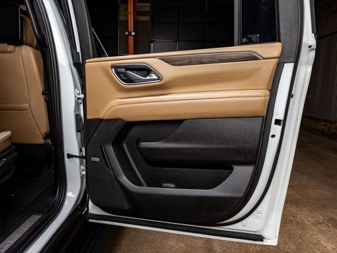 Used 2023 Chevrolet Suburban Premier w/ Premium Package image 42